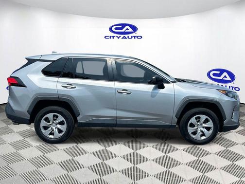 Silver Sky Metallic 2022 Toyota RAV4 LE