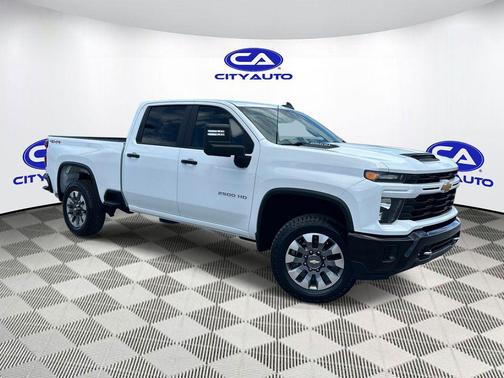 Summit White 2024 Chevrolet Silverado 2500 Custom