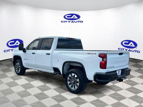 Summit White 2024 Chevrolet Silverado 2500 Custom