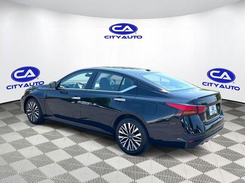 Super Black 2025 Nissan Altima SV FWD