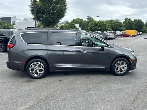 Granite Crystal Metallic Clearcoat 2023 Chrysler Pacifica Limited