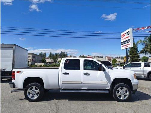 White 2011 GMC Sierra 2500 SLE
