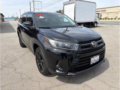 Black 2019 Toyota Highlander SE