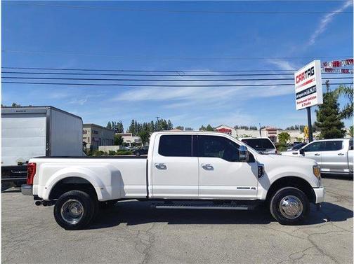 White 2017 Ford F-350 Lariat Super Duty