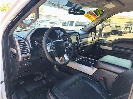 White 2017 Ford F-350 Lariat Super Duty