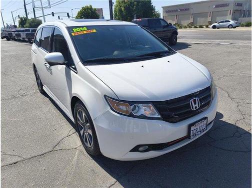 White 2014 Honda Odyssey Touring