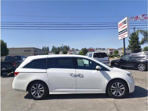White 2014 Honda Odyssey Touring