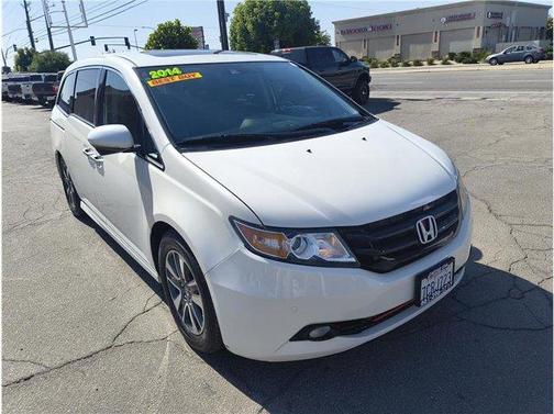 White 2014 Honda Odyssey Touring