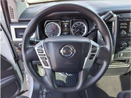 2017 Nissan Titan SV