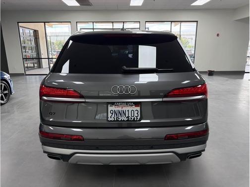 Samurai Gray Metallic 2025 Audi Q7 45 Premium