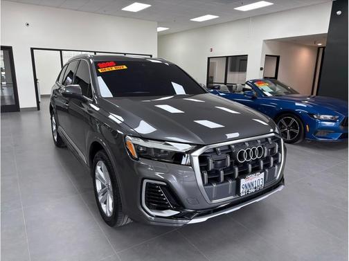 Samurai Gray Metallic 2025 Audi Q7 45 Premium
