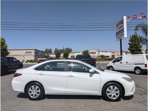 White 2015 Toyota Camry LE