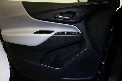 Photo 2 of 30 of 2020 Chevrolet Equinox LS