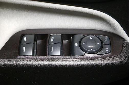 Photo 3 of 30 of 2020 Chevrolet Equinox LS