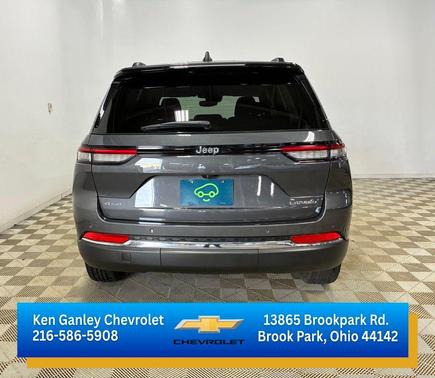 Baltic Gray Metallic Clearcoat 2023 Jeep Grand Cherokee Laredo
