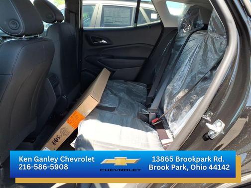 Mosaic Black Metallic 2026 Chevrolet Trax LT
