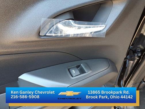 Mosaic Black Metallic 2026 Chevrolet Trax LT