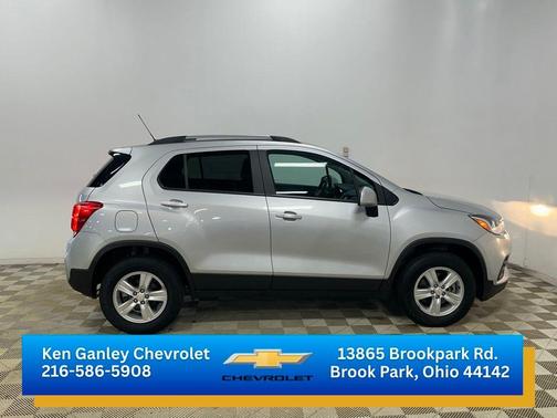 Silver Ice Metallic 2022 Chevrolet Trax LT