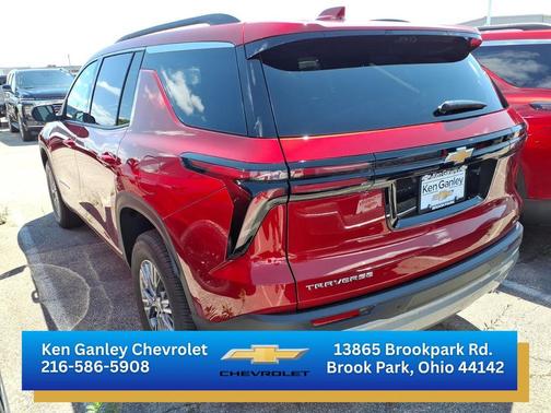 Radiant Red Tintcoat 2026 Chevrolet Traverse LT
