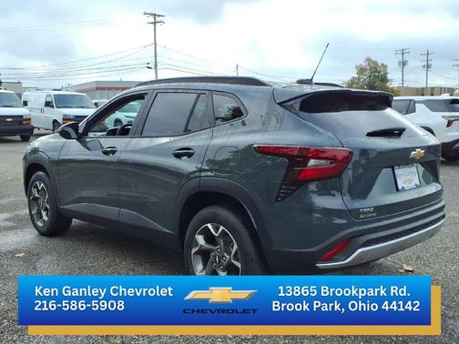 Polar White Tricoat 2026 Chevrolet Traverse LT