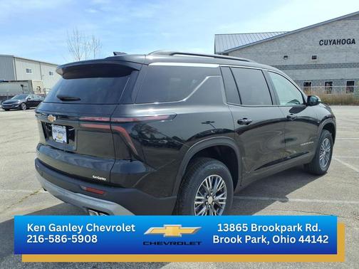 Mosaic Black Metallic 2026 Chevrolet Traverse LT