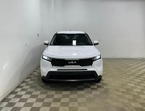 Glacial White Pearl 2023 Kia Sorento LX