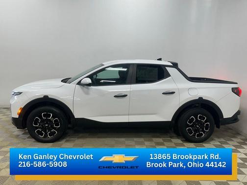 Atlas White 2024 Hyundai SANTA CRUZ SE