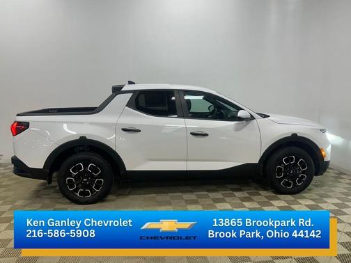 Atlas White 2024 Hyundai SANTA CRUZ SE