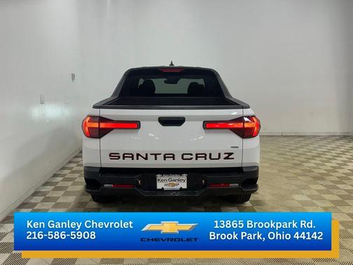 Atlas White 2024 Hyundai SANTA CRUZ SE