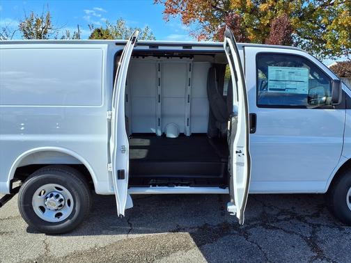 2025 Chevrolet Express 2500 RWD 2500 Regular Wheelbase WT