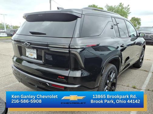 Mosaic Black Metallic 2026 Chevrolet Traverse RS