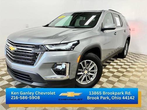 Sterling Gray Metallic 2023 Chevrolet Traverse LT Cloth