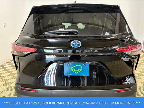 Midnight Black Metallic 2022 Toyota Sienna XLE