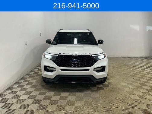 Star White Metallic Tri-Coat 2022 Ford Explorer ST-Line