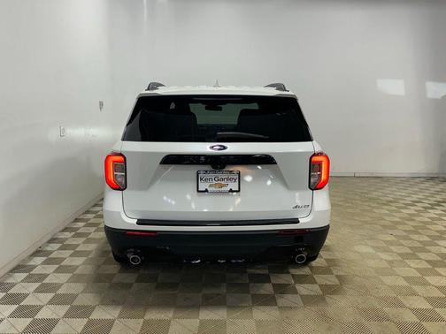 Star White Metallic Tri-Coat 2022 Ford Explorer ST-Line
