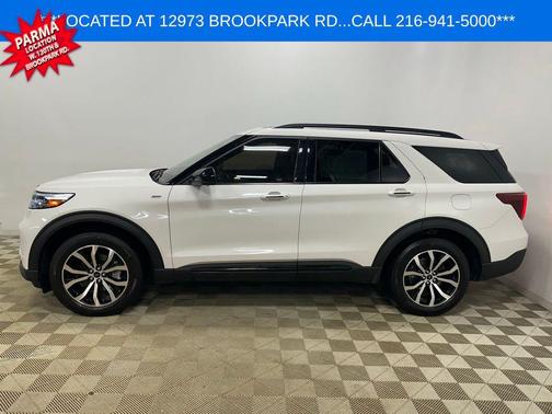 Star White Metallic Tri-Coat 2022 Ford Explorer ST-Line