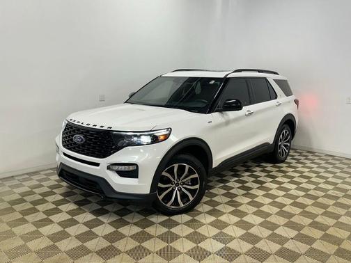 Star White Metallic Tri-Coat 2022 Ford Explorer ST-Line