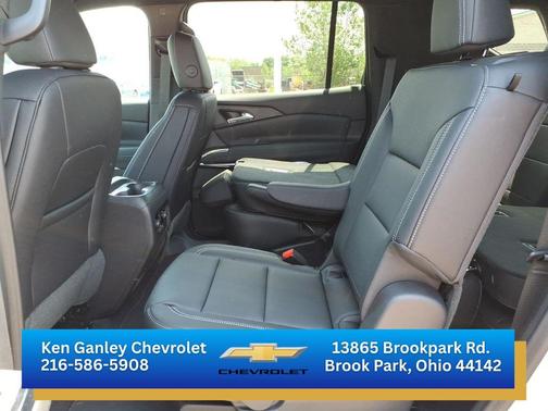 Polar White Tricoat 2026 Chevrolet Traverse LT
