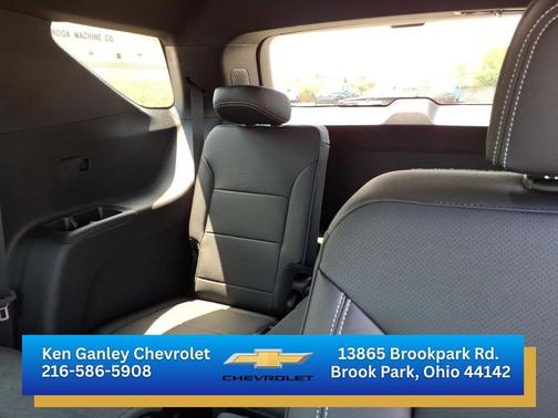 Polar White Tricoat 2026 Chevrolet Traverse LT