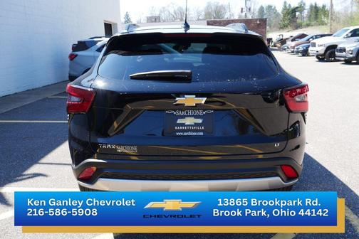 Mosaic Black Metallic 2026 Chevrolet Trax LT