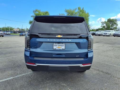 2025 Chevrolet Suburban LT