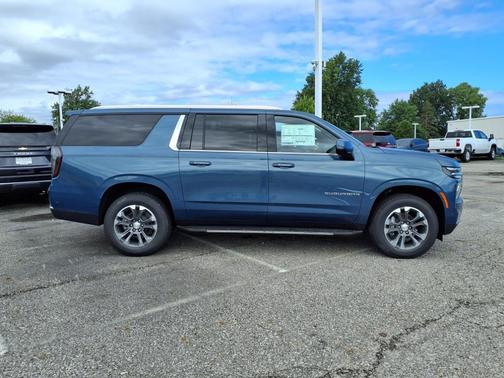 2025 Chevrolet Suburban LT