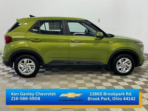 Green Apple 2022 Hyundai VENUE SE