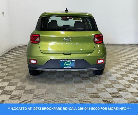 Green Apple 2022 Hyundai VENUE SE