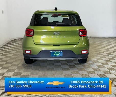 Green Apple 2022 Hyundai VENUE SE