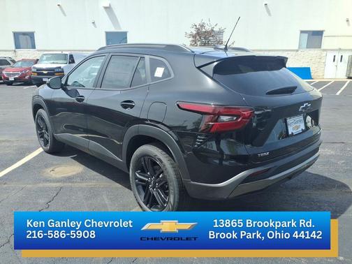 Mosaic Black Metallic 2026 Chevrolet Trax FWD ACTIV