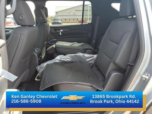 Sterling Gray Metallic 2026 Chevrolet Traverse LT