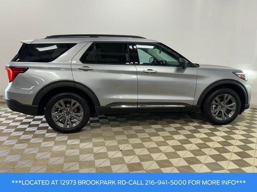 Iconic Silver Metallic 2025 Ford Explorer Active