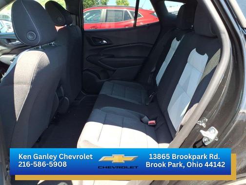 Mosaic Black Metallic 2026 Chevrolet Trax FWD 1RS