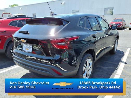 Mosaic Black Metallic 2026 Chevrolet Trax LS